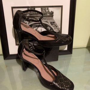 Beautiful Nine West Shoes almost new.